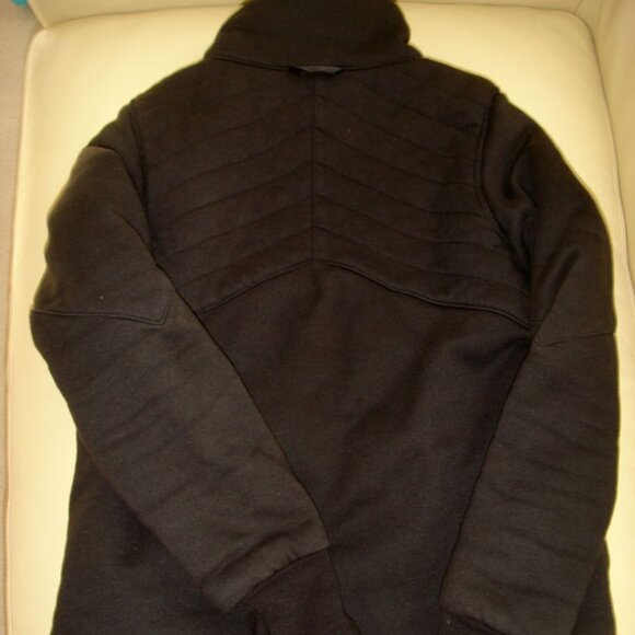 Ivivva by Lululemon Girl thick black reversible sherpa jacket size 10 thumbholes - Picture 3 of 3